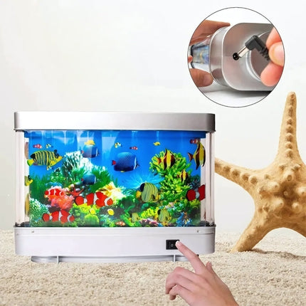 Nattlampe akvarium med bevegelige fisker