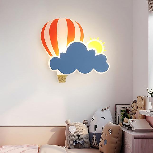 Vegg nattlys med sky og luftballong