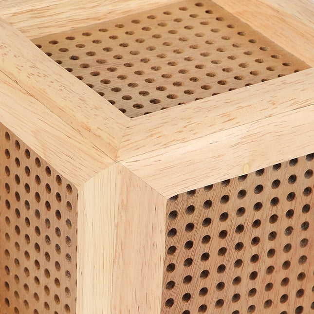 Firkantet nattbordlampe i massivt tre