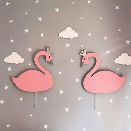 Svanelampe i tre til barnerommet