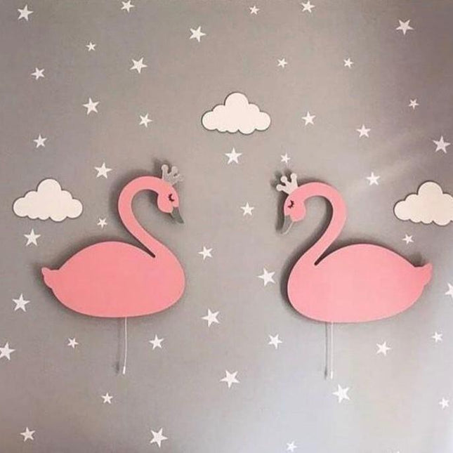 Svanelampe i tre til barnerommet