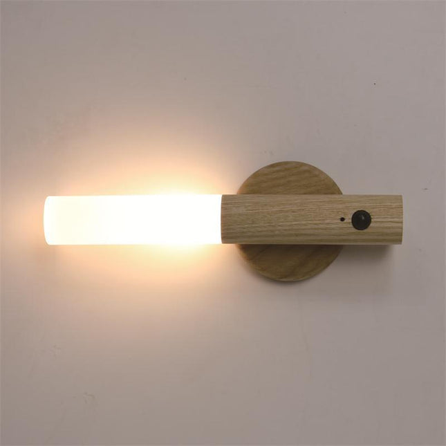 Magnetisk og oppladbar vegglampe i tre