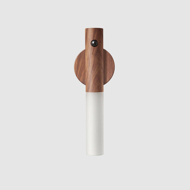 Magnetisk og oppladbar vegglampe i tre