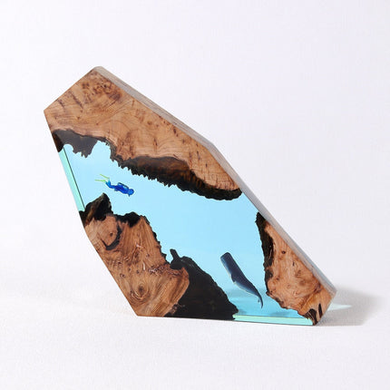 Unik trelampe med hval i epoksy