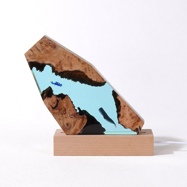 Unik trelampe med hval i epoksy