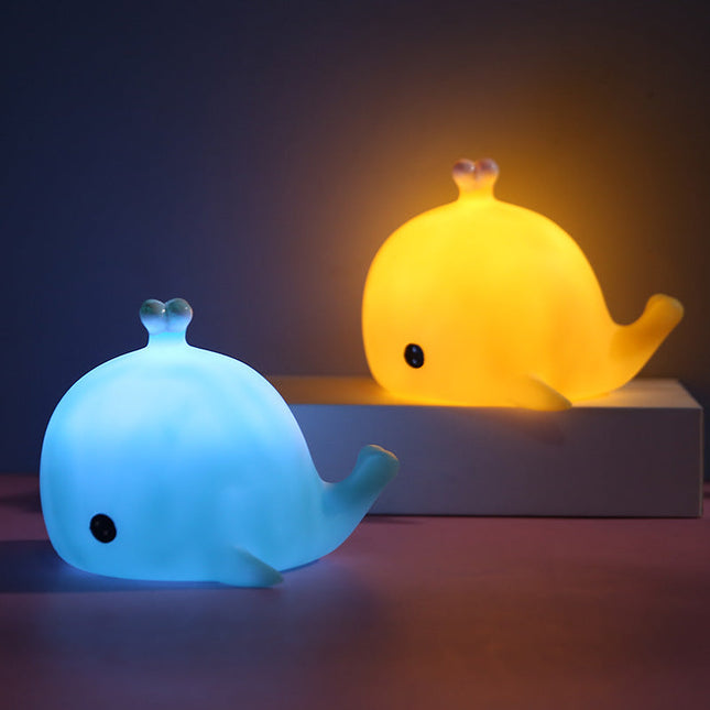 Liten nattlampe formet som en hval