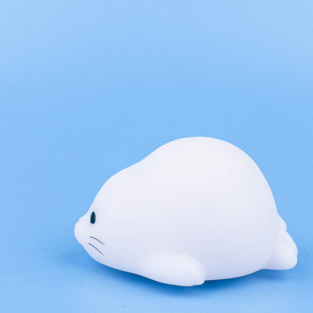 Lite nattlys formet som en sel