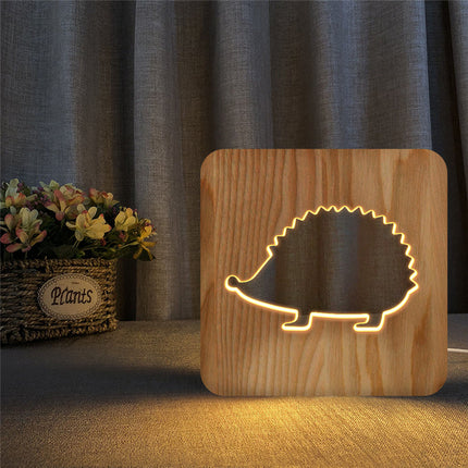 Design nattbordlampe i tre med pinnsvin