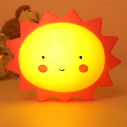 Solformet LED nattlampe for babyrom