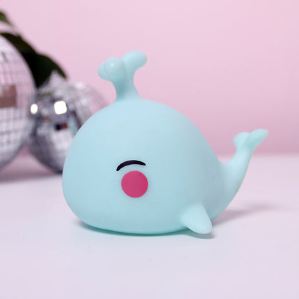 Fargerik hval nattlampe i silikon