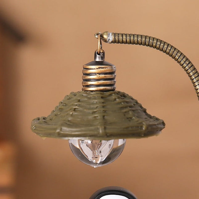 Dekorativ lampe med Uten-ansikt figur