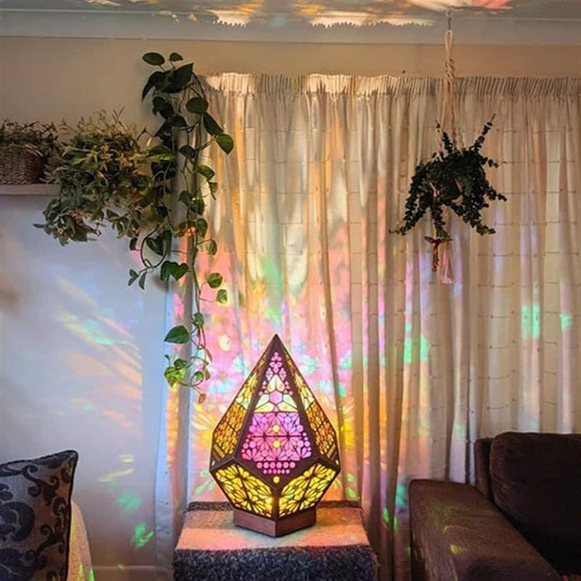 Bohemsk projeksjonslampe i tre med farger