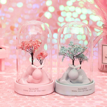 LED-lampe med hjort i glasskuppel