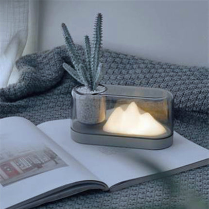 Nattbordlampe med fjellmotiv og pennholder