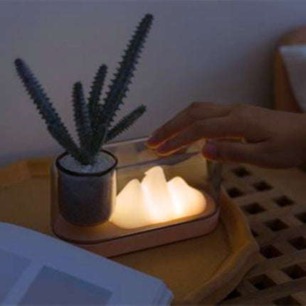 Nattbordlampe med fjellmotiv og pennholder