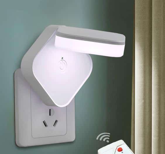 Justerbart plug-in nattlys med fjernkontroll