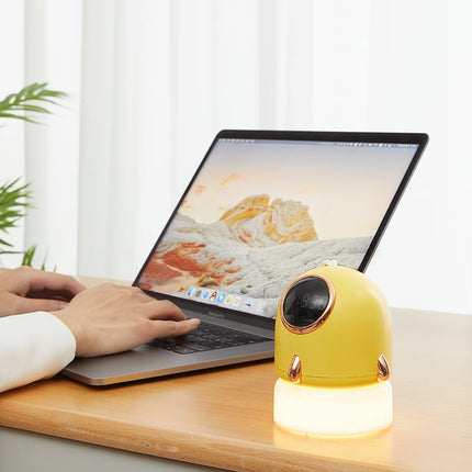 Nattlampe med stjernehimmelprojektor for barn