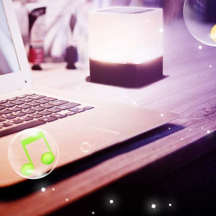 Nattlampe med Bluetooth-høyttaler og klokke