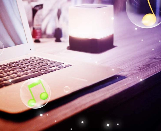 Nattlampe med Bluetooth-høyttaler og klokke