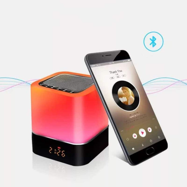 Nattlampe med Bluetooth-høyttaler og klokke